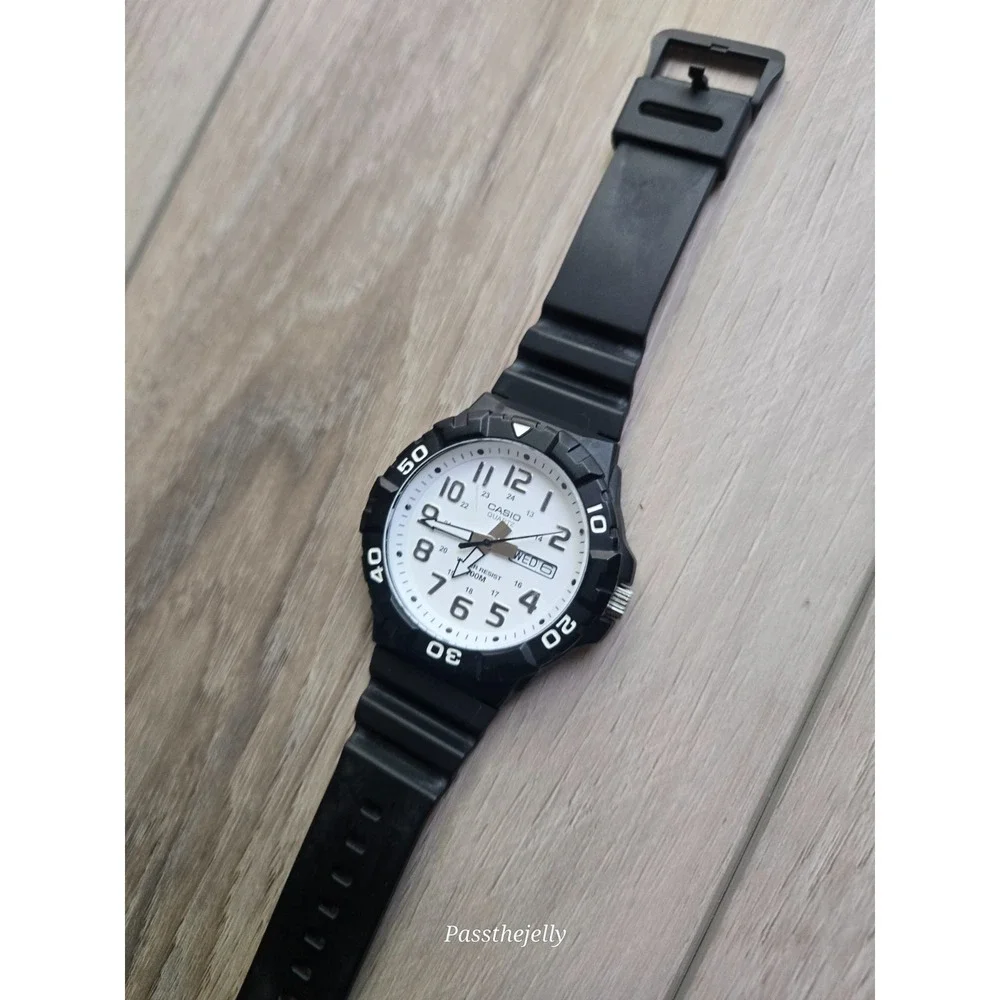 Casio Watch Mens Diver Style White Dial Day Date Black Resin Sport Quartz Y2K
